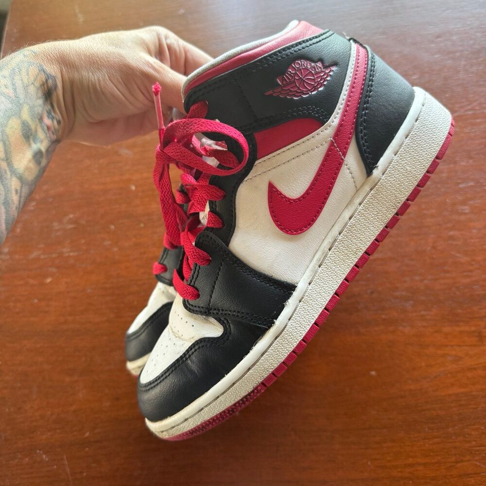 Jordan 1 Mid Very Berry Nike Shoes Sneakers Red White Black youth 4